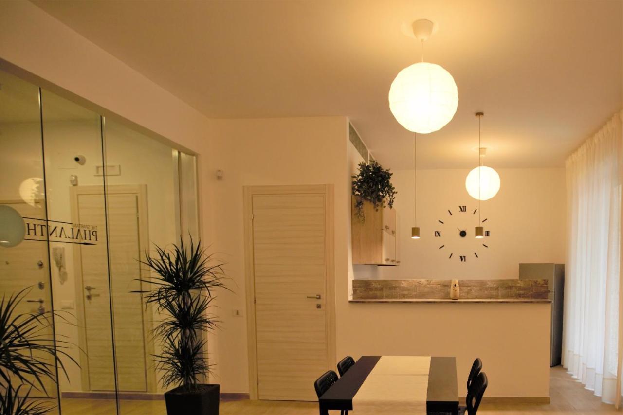Phalanthos Taranto Bed & Breakfast Exterior photo